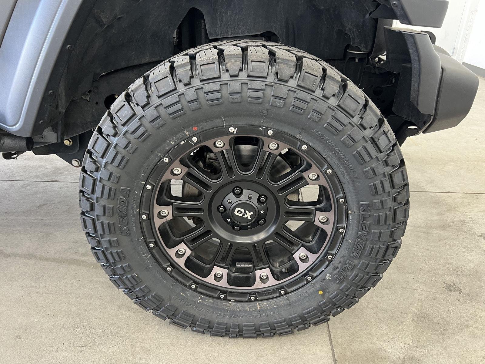 Used 2019 Granite Crystal Metallic Clearcoat Jeep Sport S image 8