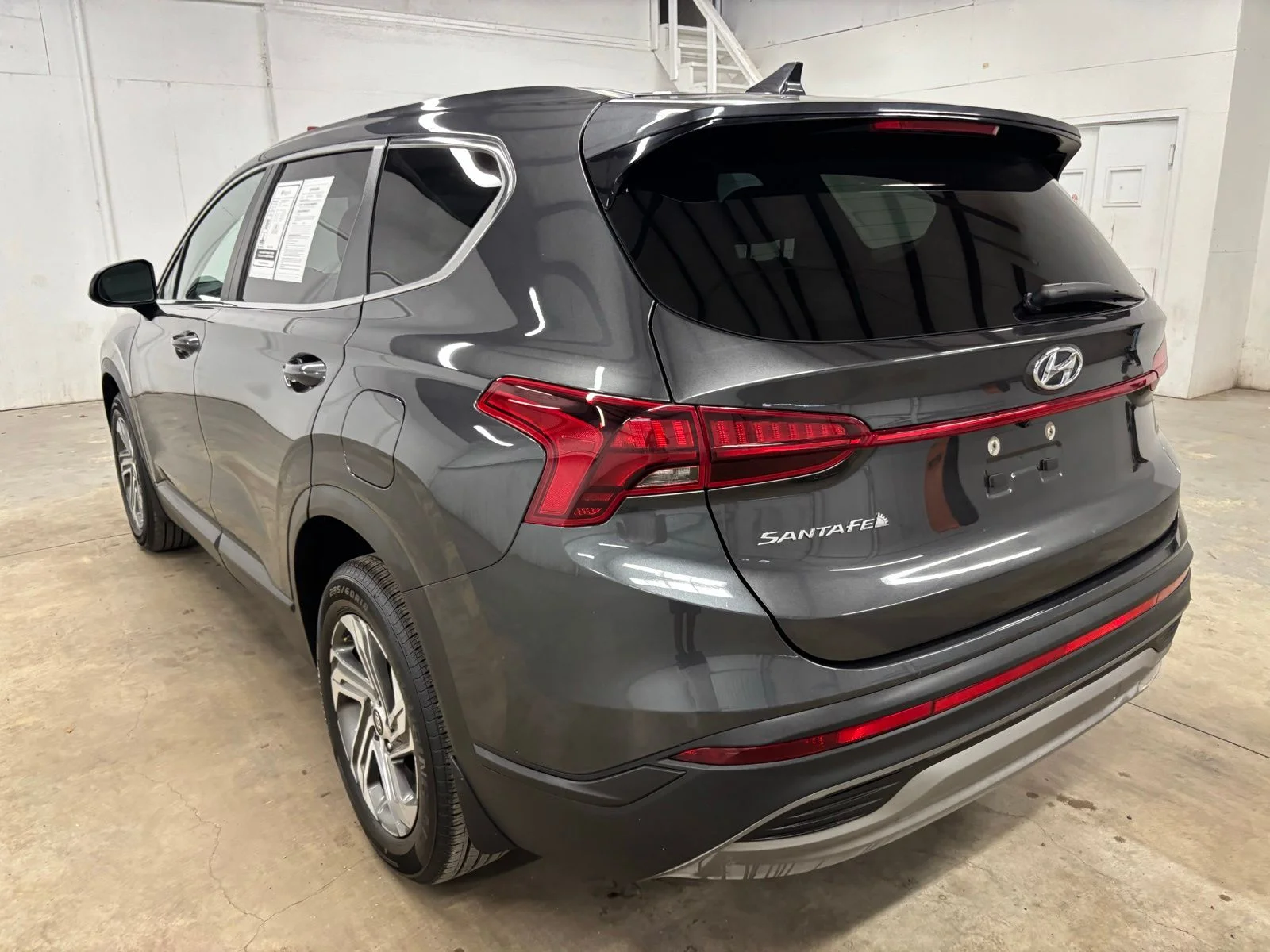 Used 2023 Gray Hyundai SE image 5