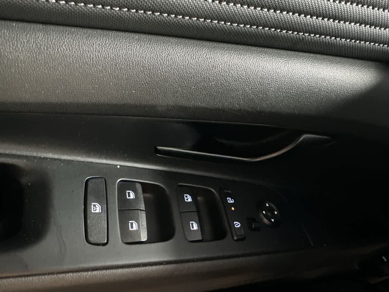 2025 Hyundai Elantra SEL - Photo 17