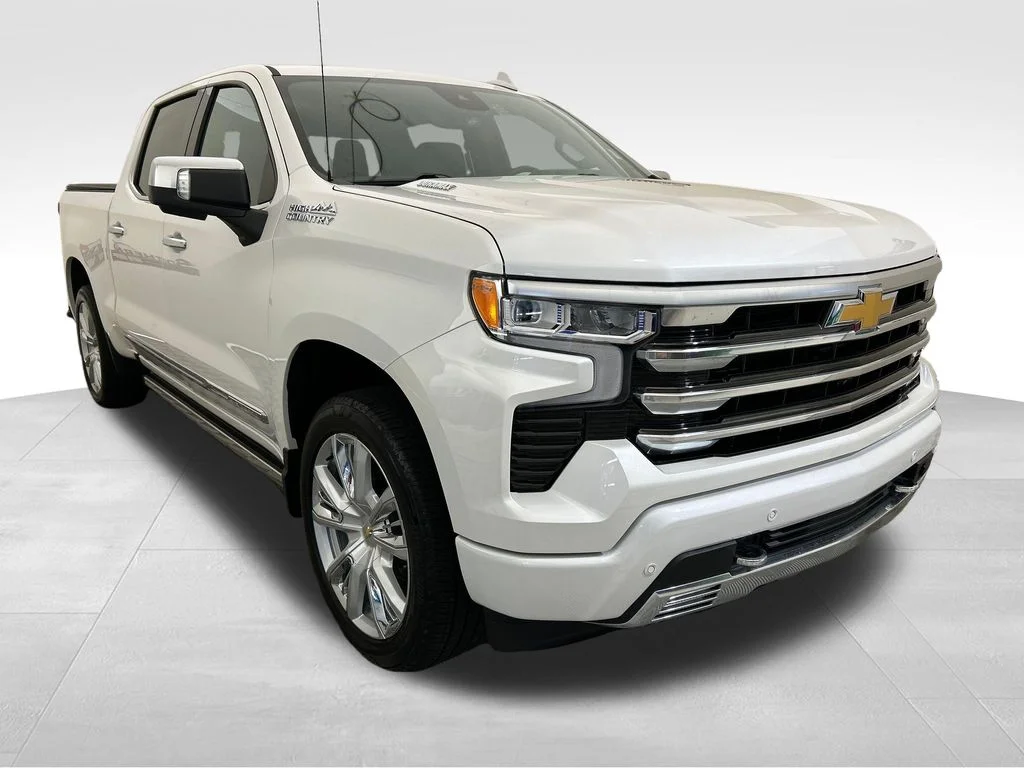 Used 2024 White Chevrolet High Country image 9