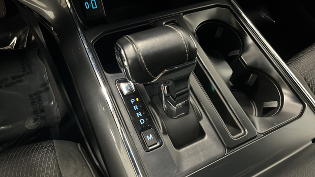 Used 2023 Agate Black Metallic Ford XLT image 19