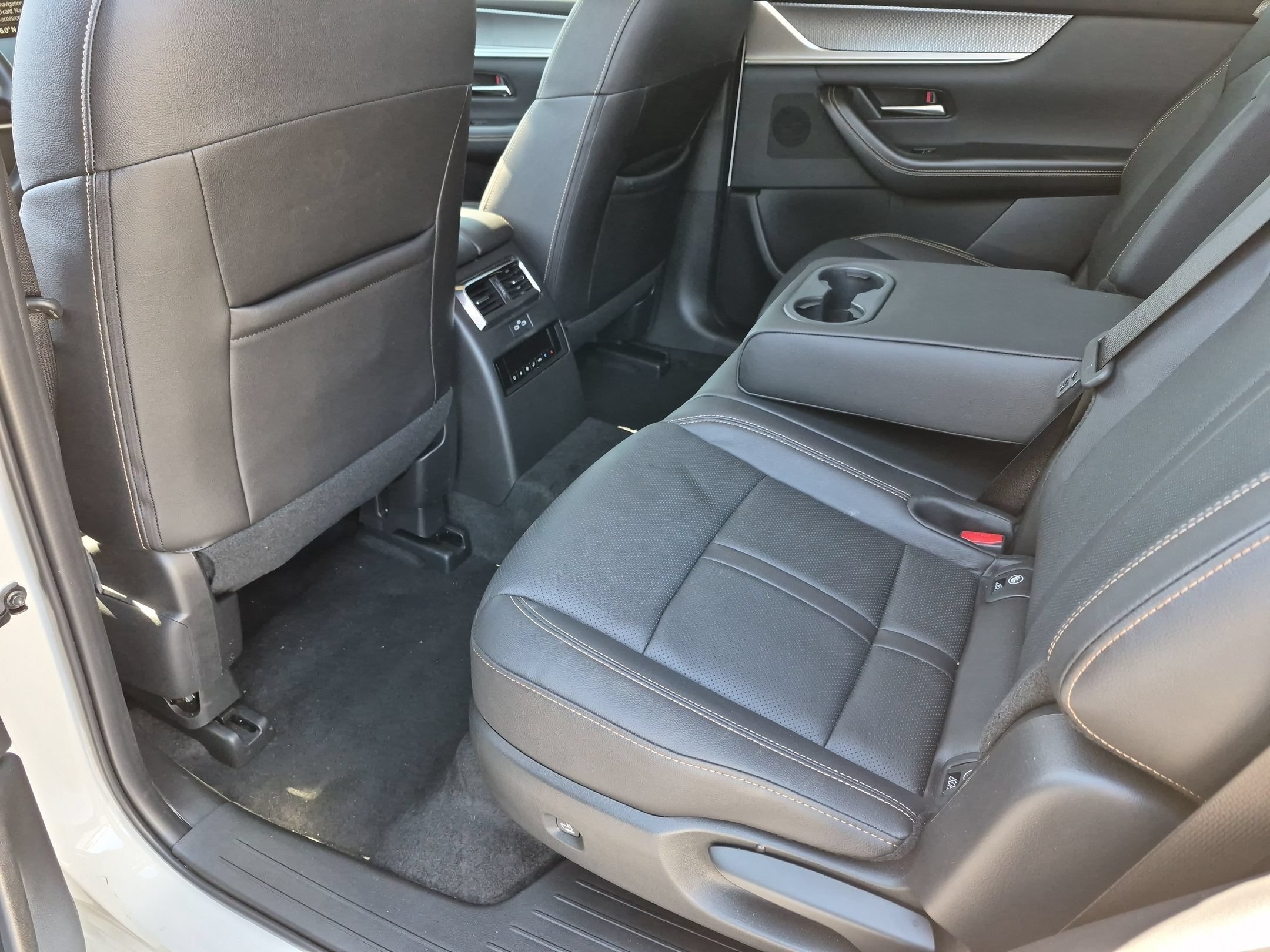 Used 2025 Rhodium White Premium Mazda Preferred Package image 29