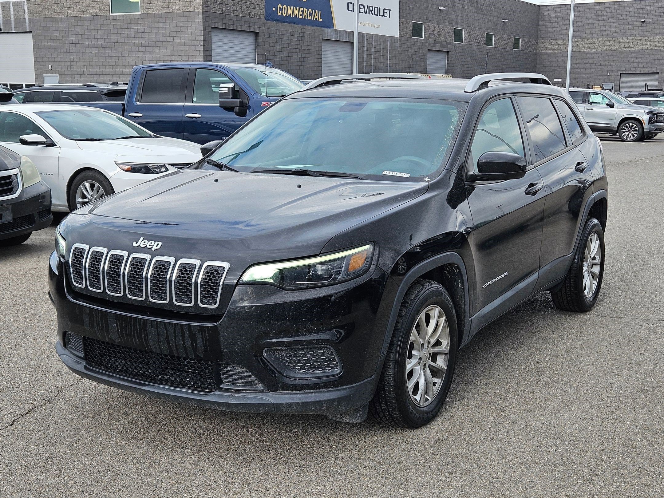 Used 2020 Diamond Black Crystal Pearlcoat Jeep Latitude image 8