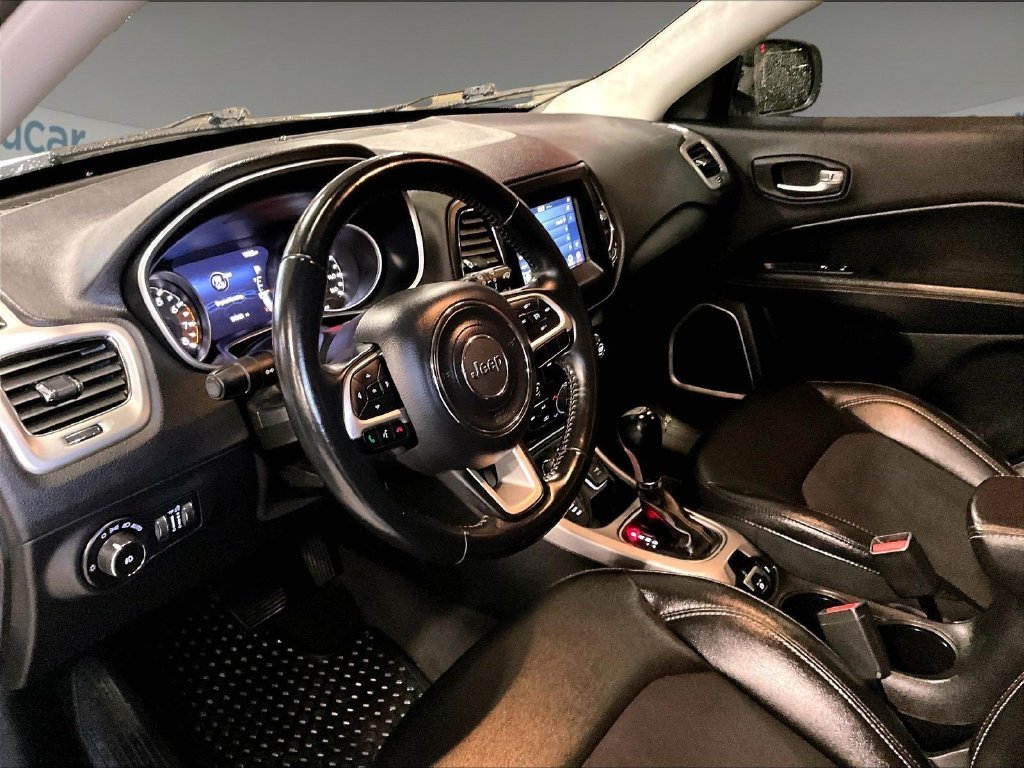 Used 2018 White Jeep Latitude image 8