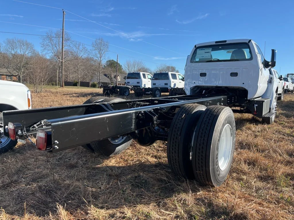 New 2025 Oxford White Ford F-750 SD Gas Straight Frame image 5