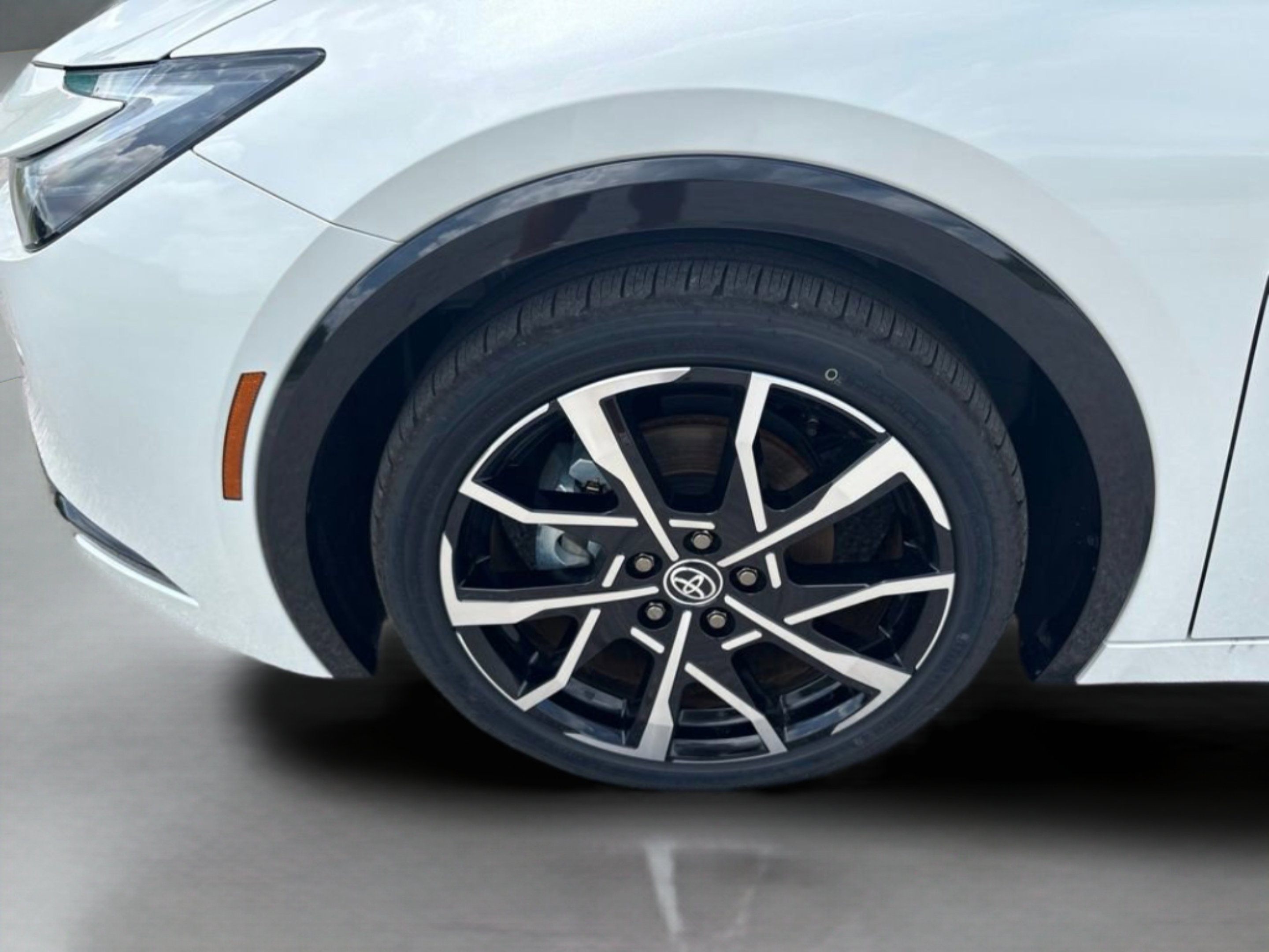 2026 Toyota Prius Plug-in Hybrid XSE - Photo 34