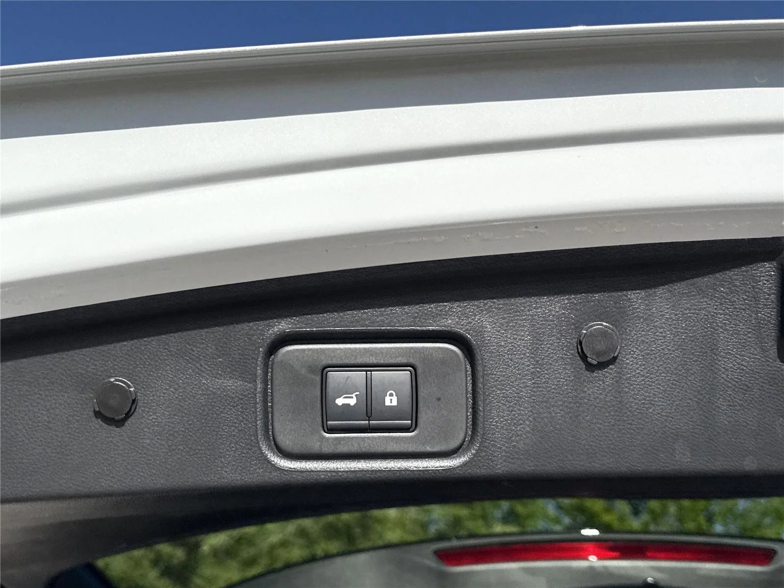 Used 2025 Everest White Pearl Tricoat/Super Black Nissan Platinum image 25