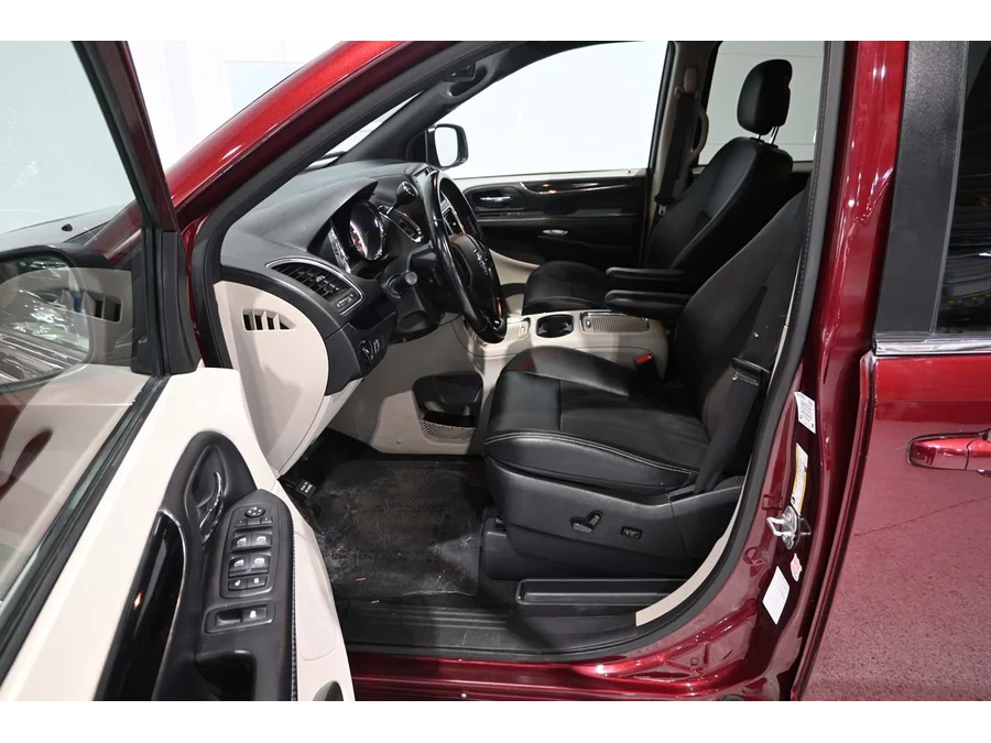 Used 2020 RED Dodge SXT Mobility Handicap Van image 13