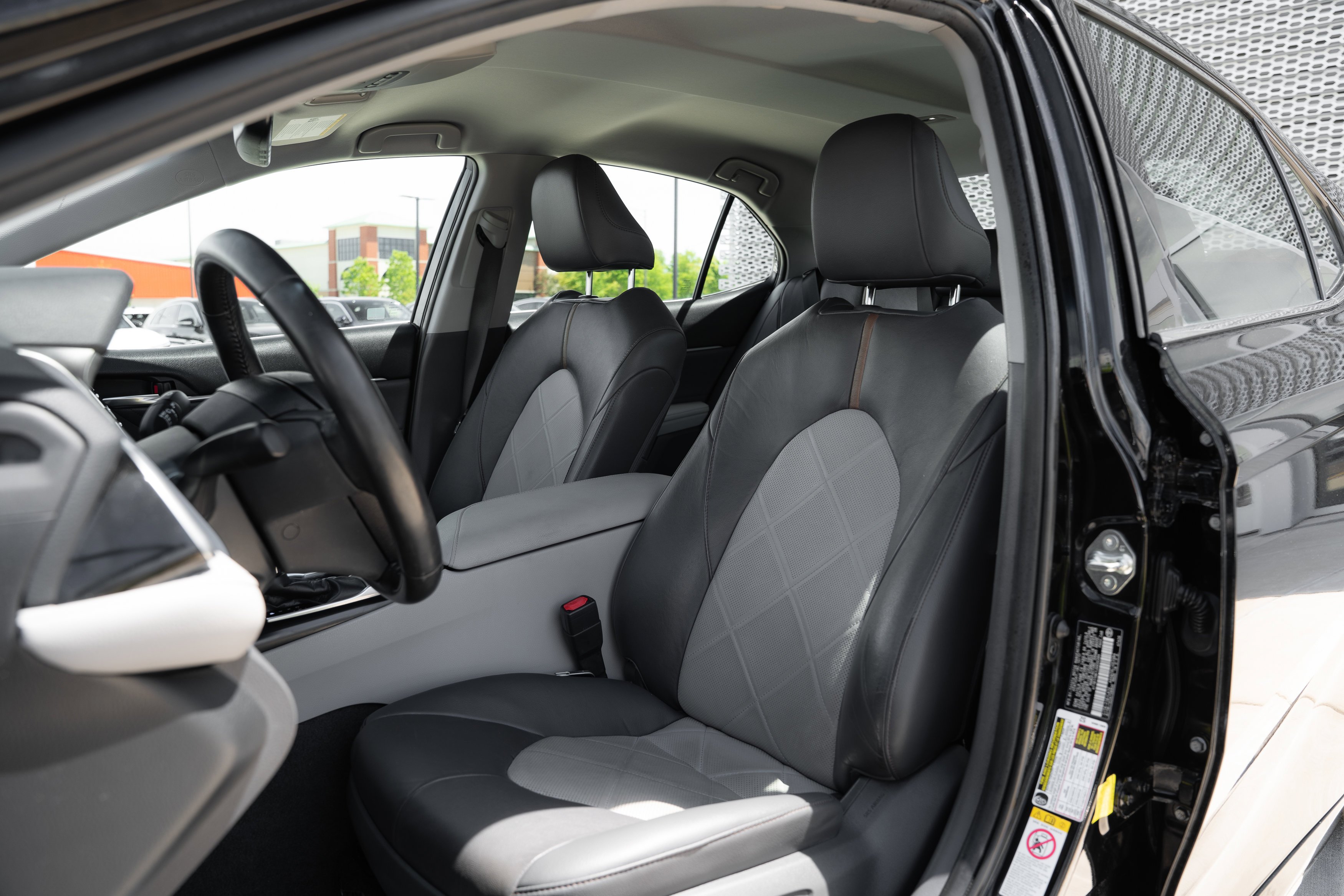 Used 2018 Midnight Black Metallic Toyota XLE image 21