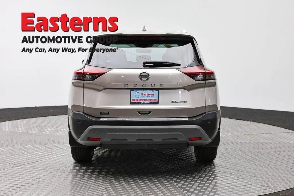 Used 2021 Gold Nissan SL image 8