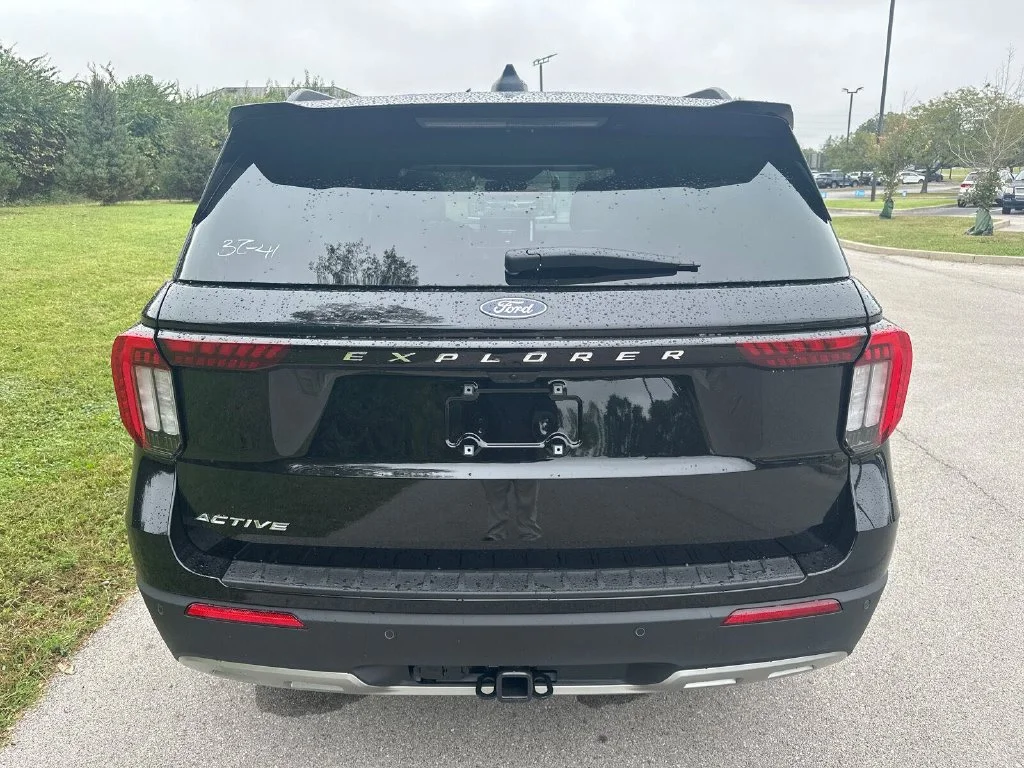 New 2027 Black Ford Active image 11