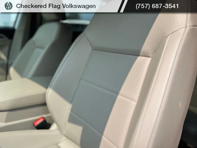 Used 2023 Pure White Volkswagen 3.6L V6 SE w/Technology image 20