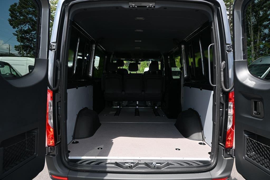 New 2026 Selenite gray metallic Mercedes-Benz 2500 Standard Roof I4 Diesel HO 144" RWD image 30