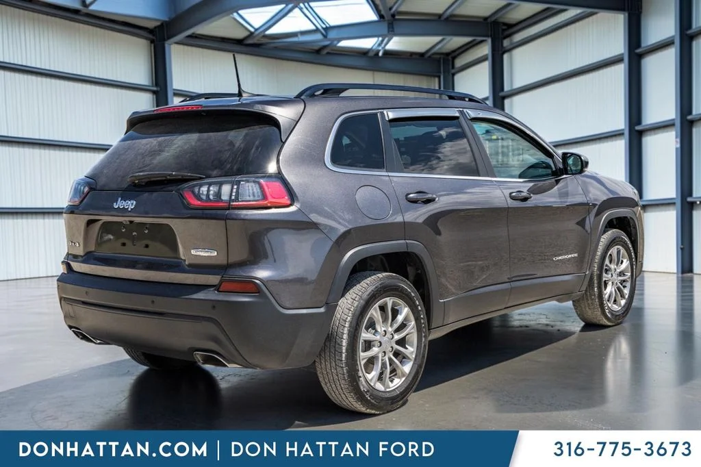 Certified Used 2022 Gray Jeep Latitude Lux image 26