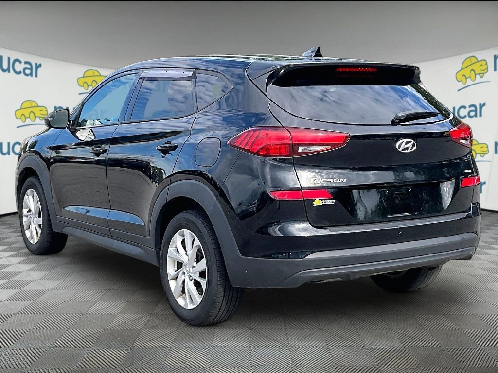 Used 2019 Black Noir Pearl Hyundai SE image 4