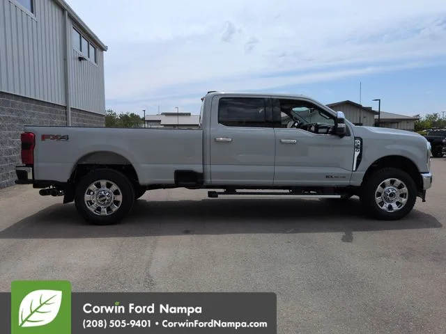 New 2026 Avalanche Ford Lariat image 2