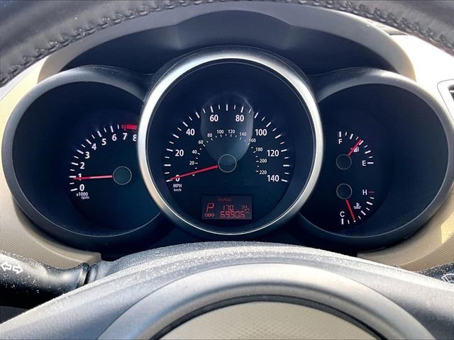 Used 2013 Bright Silver Met Kia ! image 3