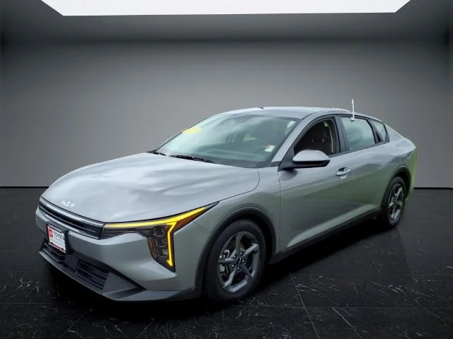 2025 Kia K4 LXS - Photo 6