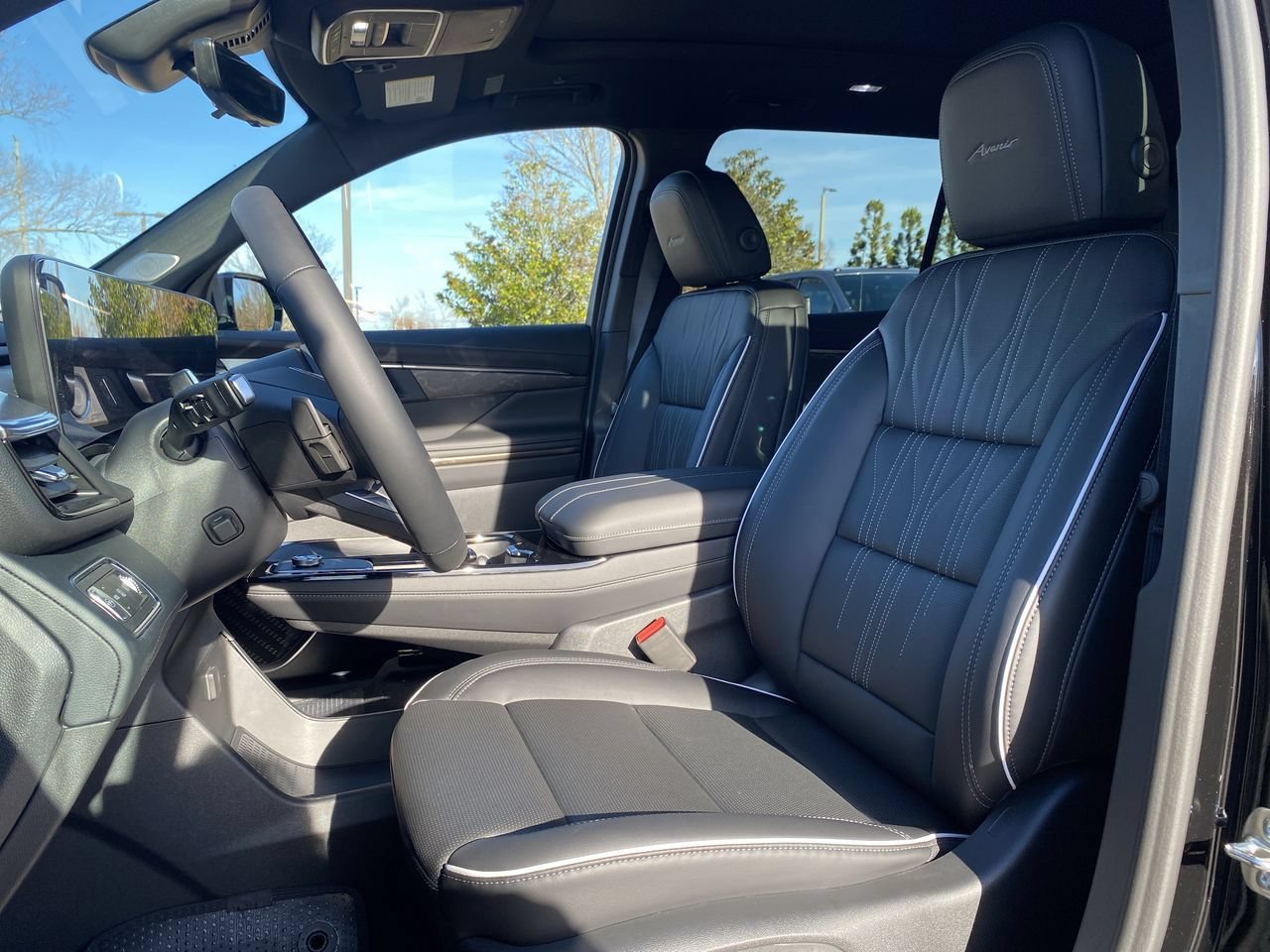 Used 2026 Ebony Twilight Metallic Buick Avenir image 16