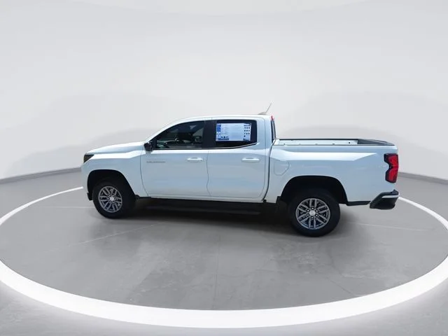 Used 2024 White Chevrolet LT image 4