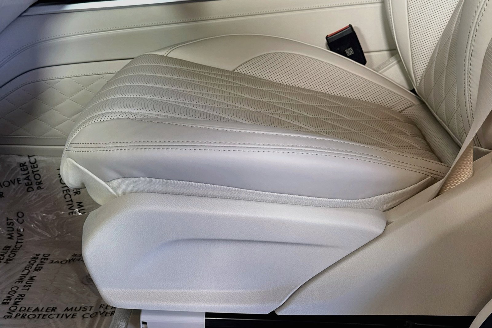 New 2027 MANUFAKTUR Monza Grey Magno Mercedes-Benz AMG® G 63 image 17