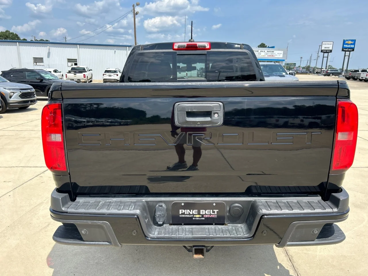 Used 2022 Black Chevrolet Z71 image 7