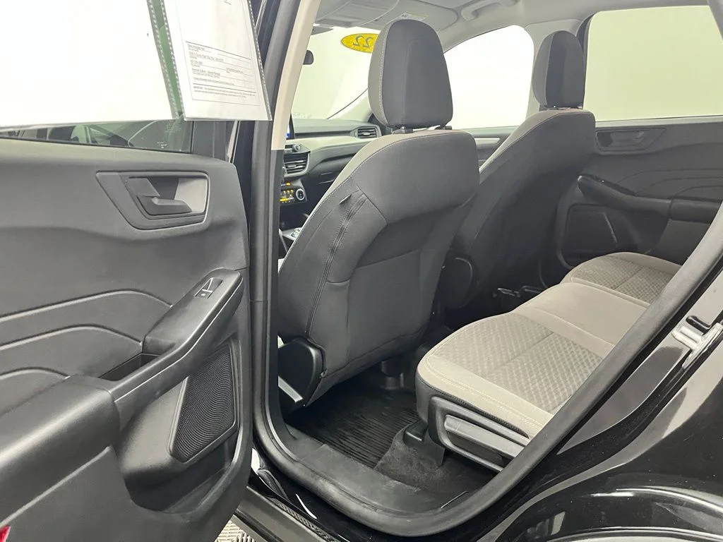 Used 2022 Black Ford SE image 35