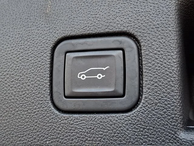Used 2023 STERLING GRAY METALLIC Chevrolet LT image 31