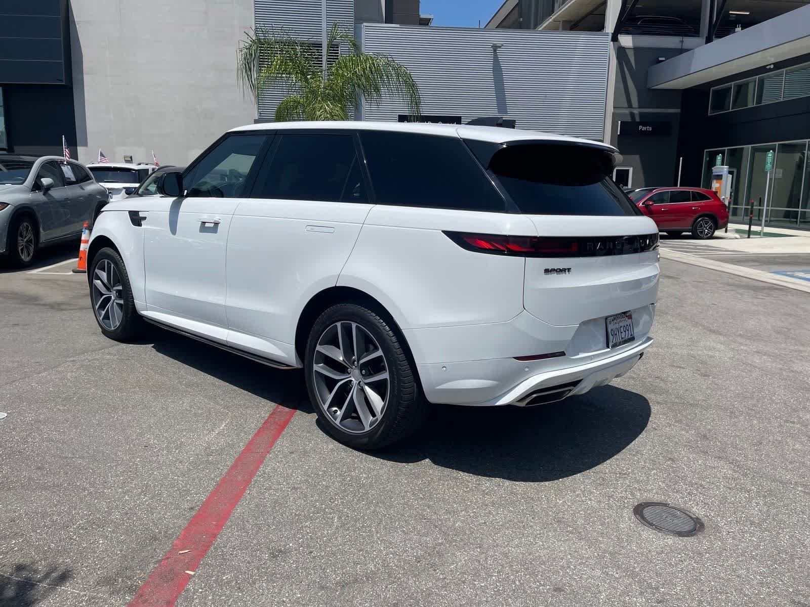 Certified Used 2023 Fuji White Land Rover SE Dynamic image 3