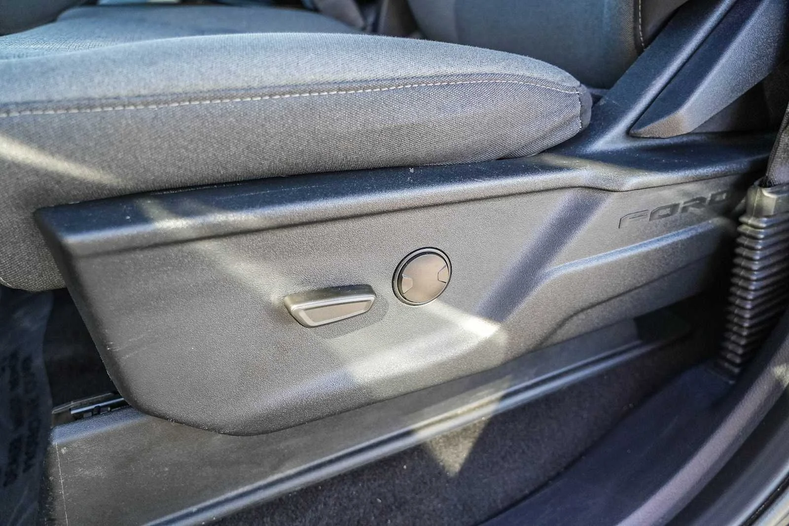 Used 2025 Agate Black Metallic Ford XLT image 19