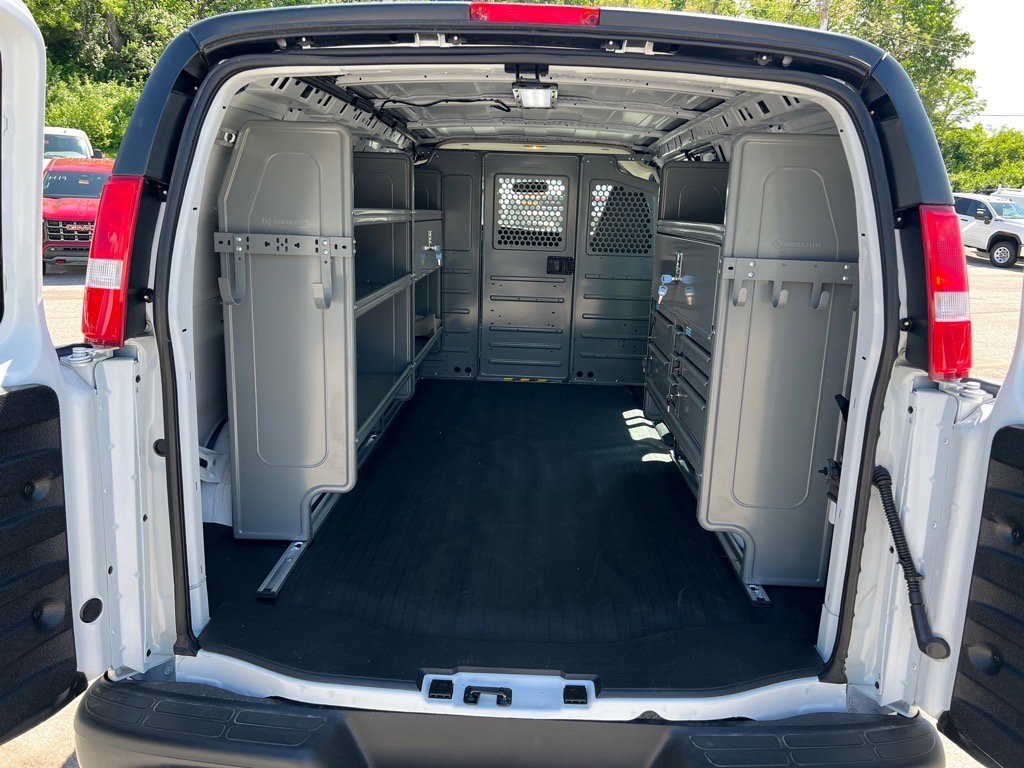 2025 GMC Savana Cargo Work Van - Photo 20