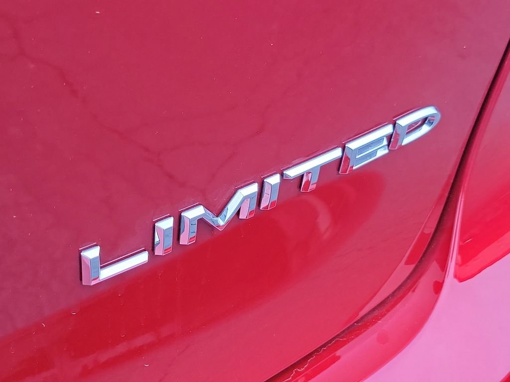 New 2026 Red Hot Pearl-Coat Exterior Paint Chrysler Limited image 8