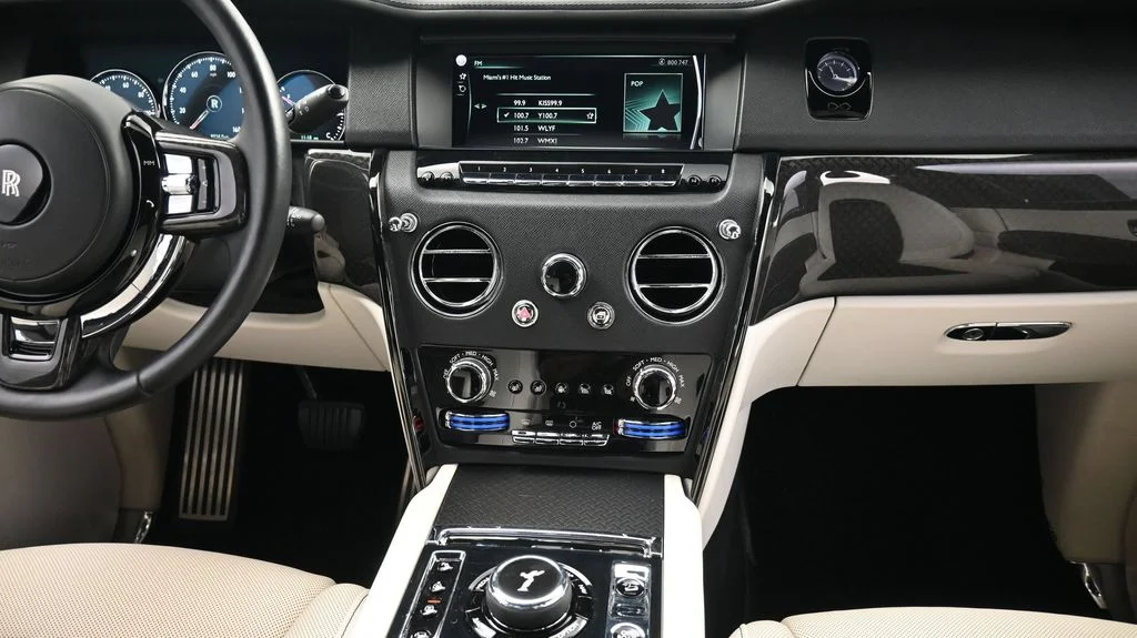 Certified Used 2022 White Rolls-Royce Black Badge image 18