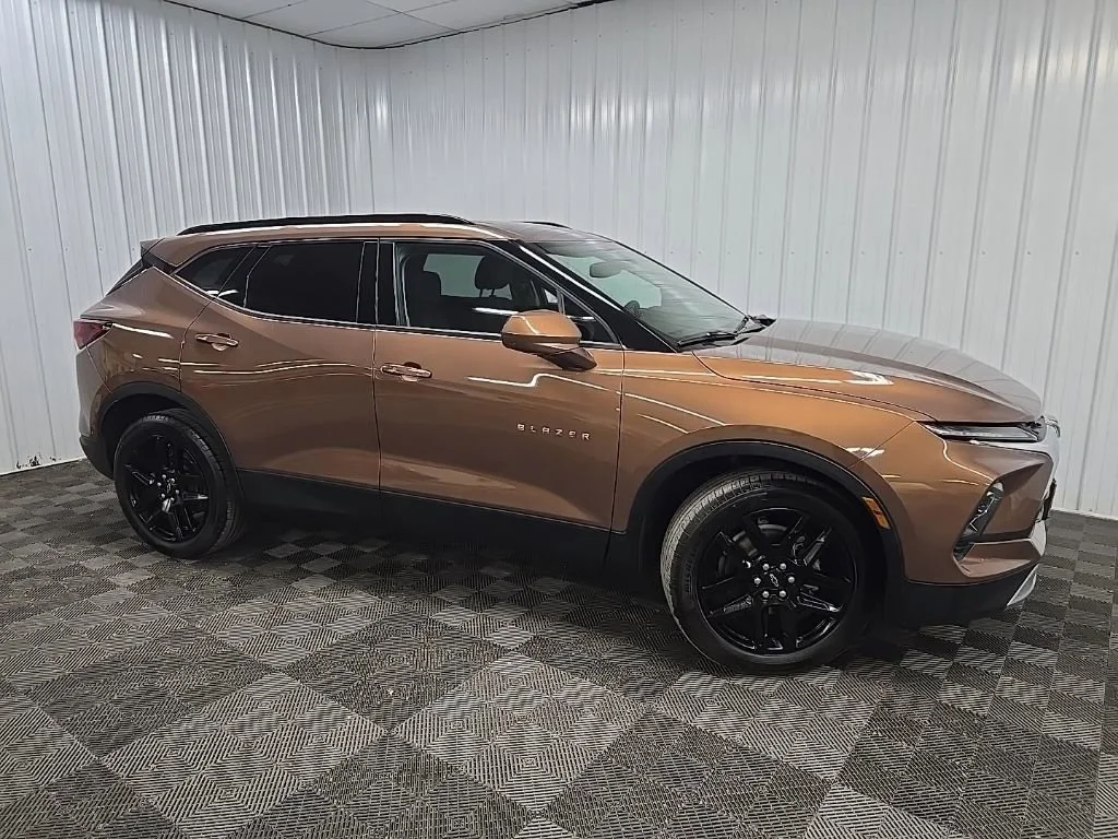 2023 Chevrolet Blazer 2.0T 2LT AWD's photo
