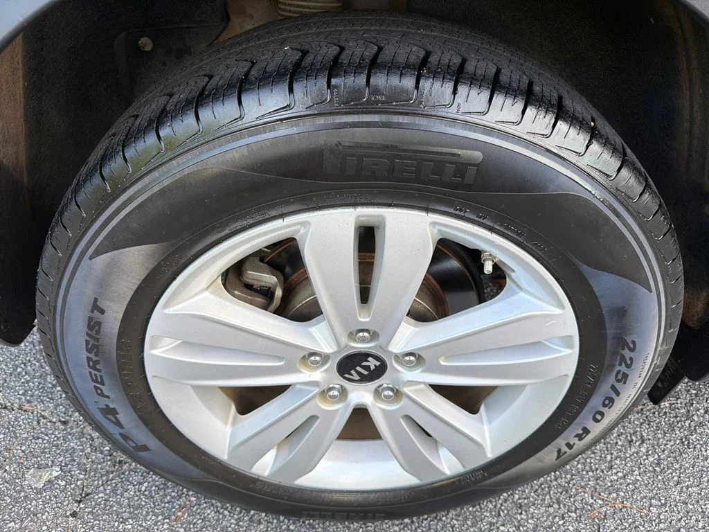Used 2018 Red Kia LX image 17