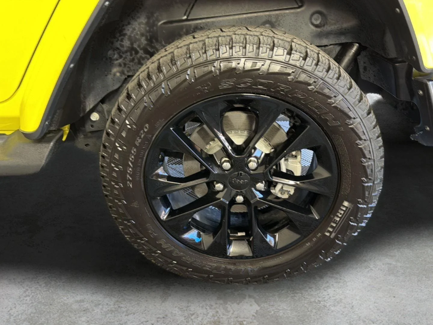 Used 2022 High Velocity Clearcoat Jeep Unlimited Sahara image 16