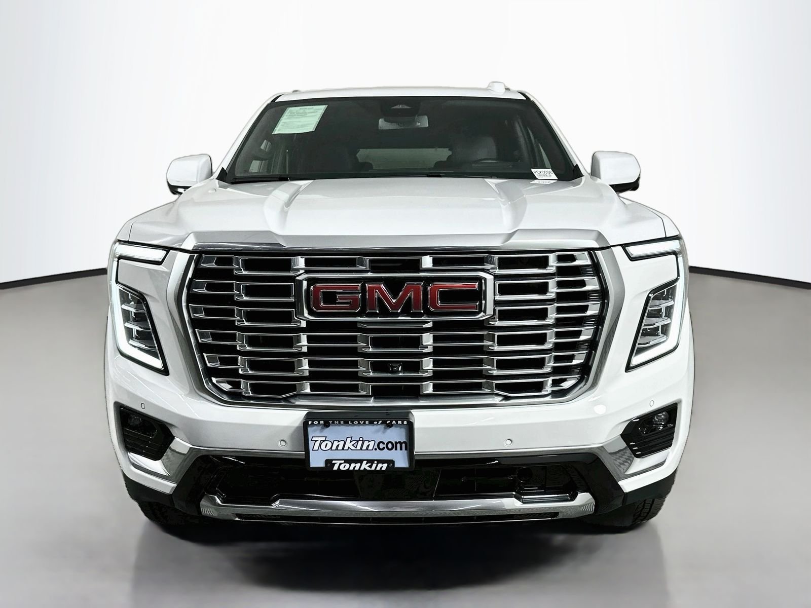 Used 2025 Summit White GMC Denali image 2