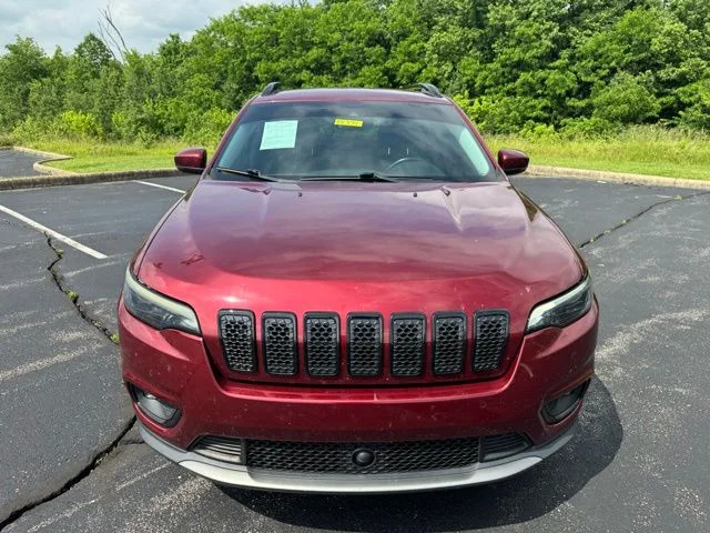 Used 2019 Velvet Jeep Limited image 8
