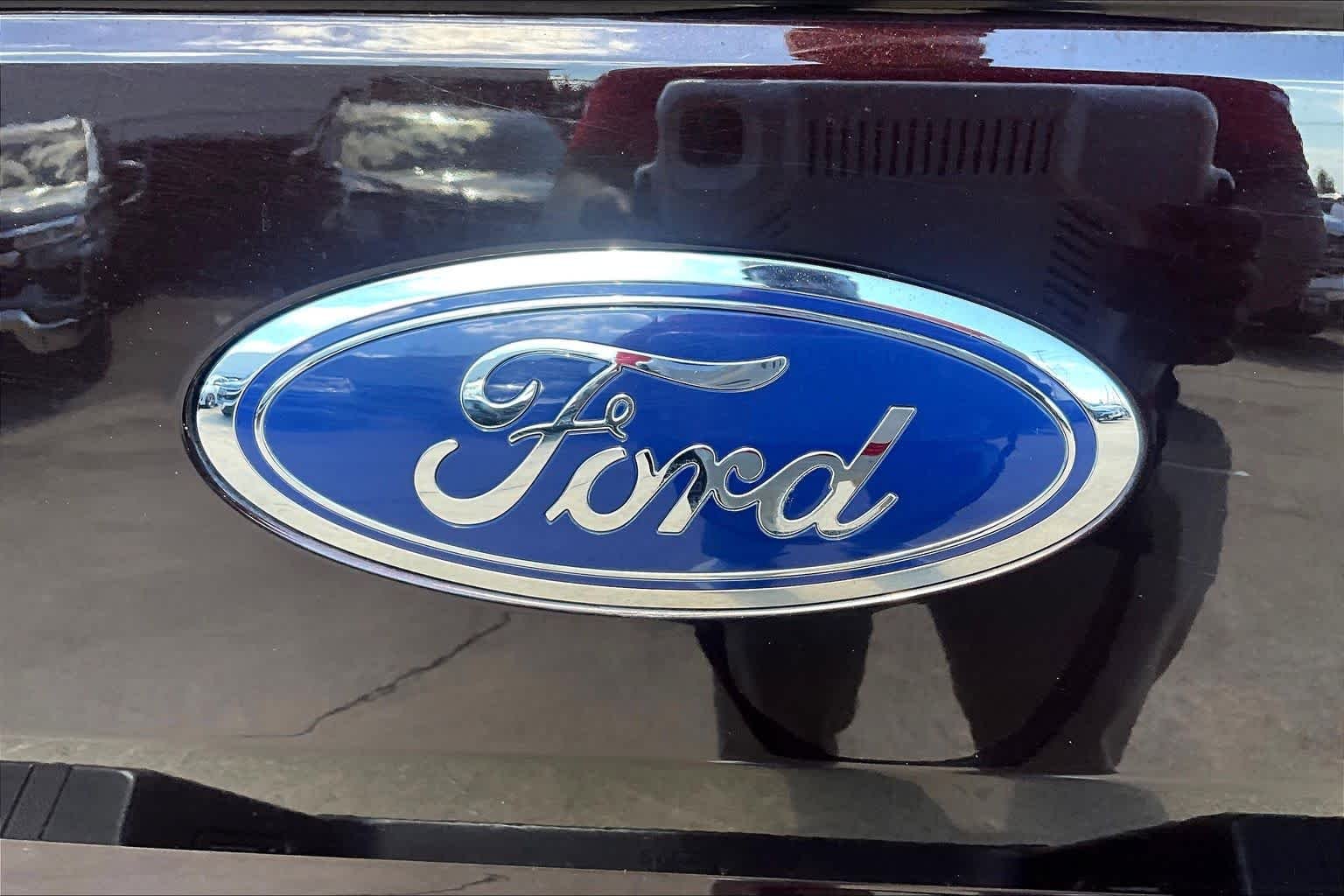 Used 2019 Magma Red Ford LARIAT image 31