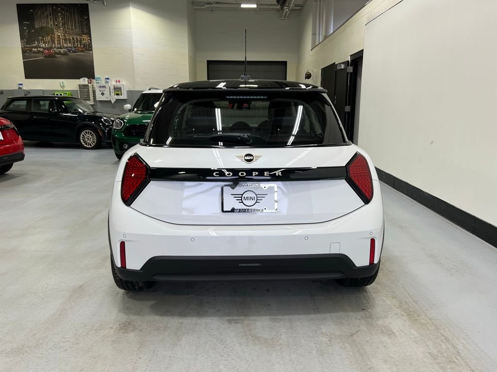 2025 MINI Hardtop 2 Door Base - Photo 4