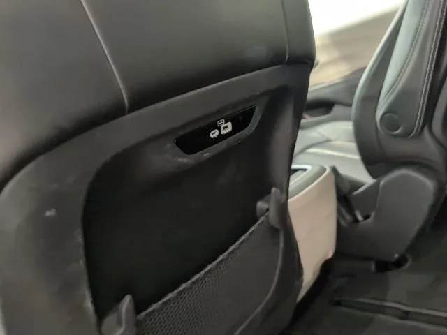 Used 2023  Chrysler Touring L image 22