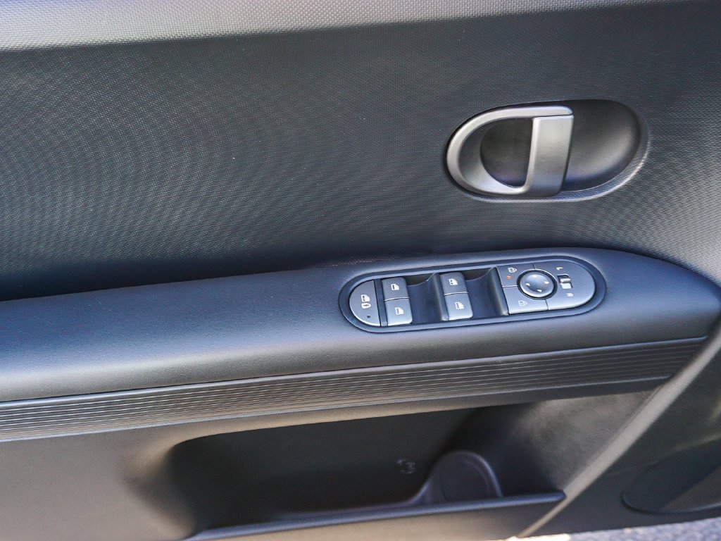 Used 2026 Green Hyundai SE Standard Range image 19