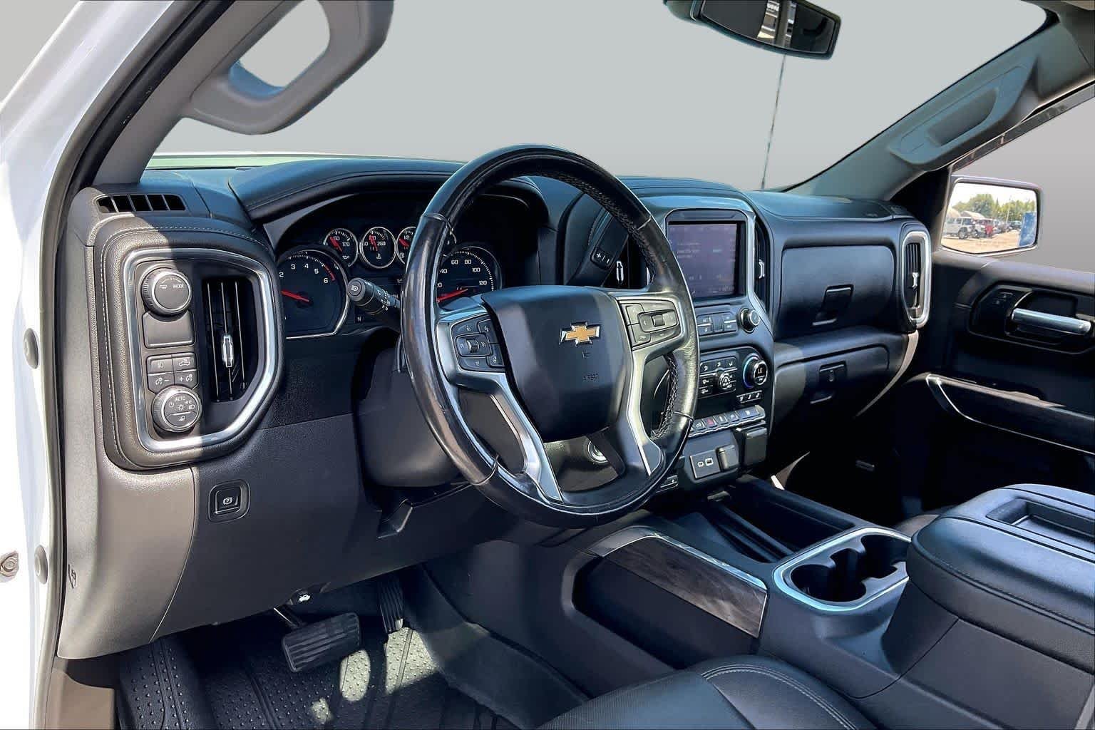 Used 2021 Iridescent Pearl Tricoat Chevrolet LTZ image 17