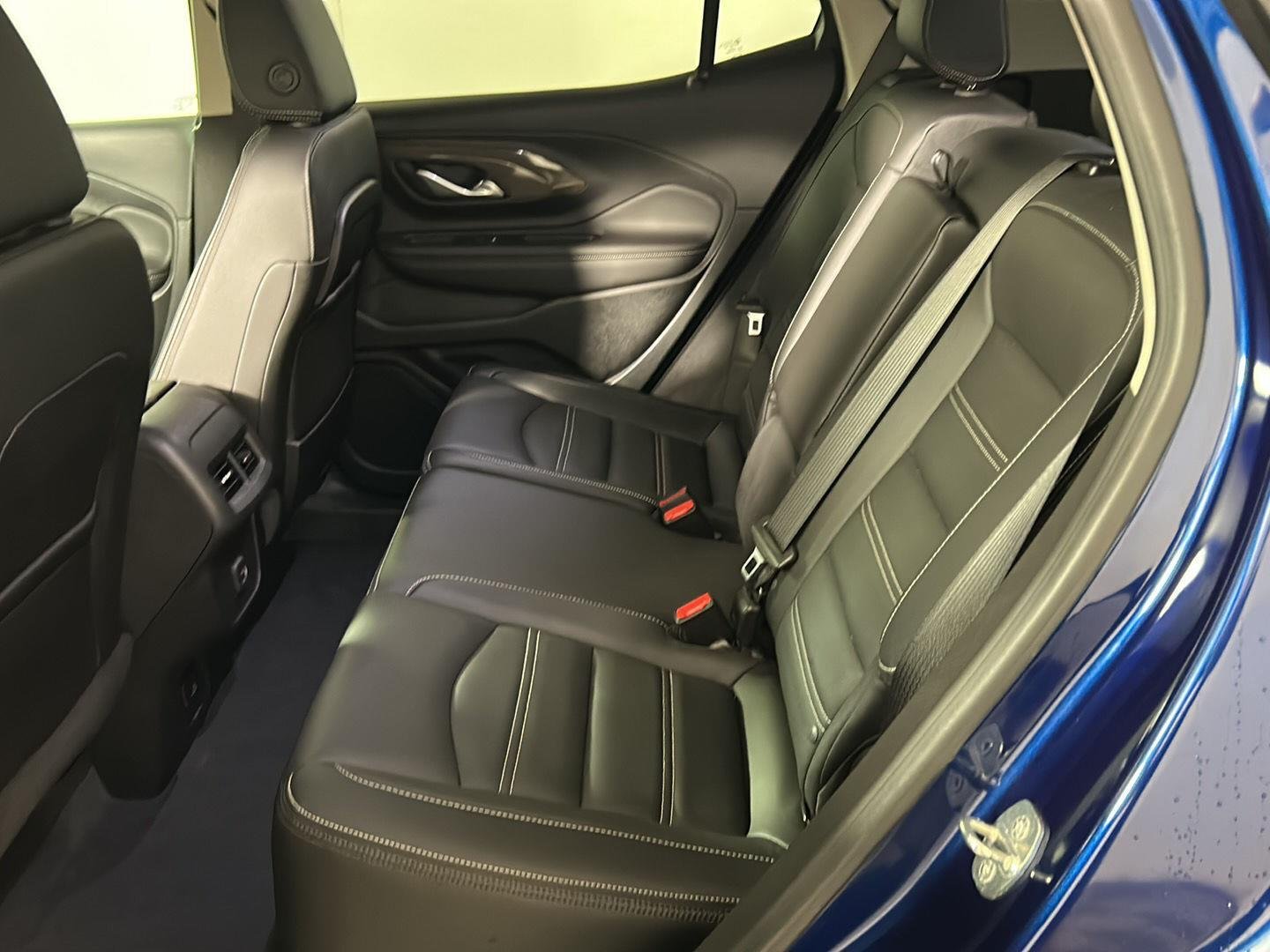 Used 2022 Marine Metallic GMC Denali image 16