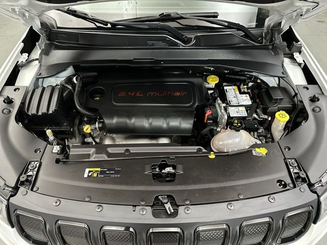 Used 2022 White Jeep Latitude image 19