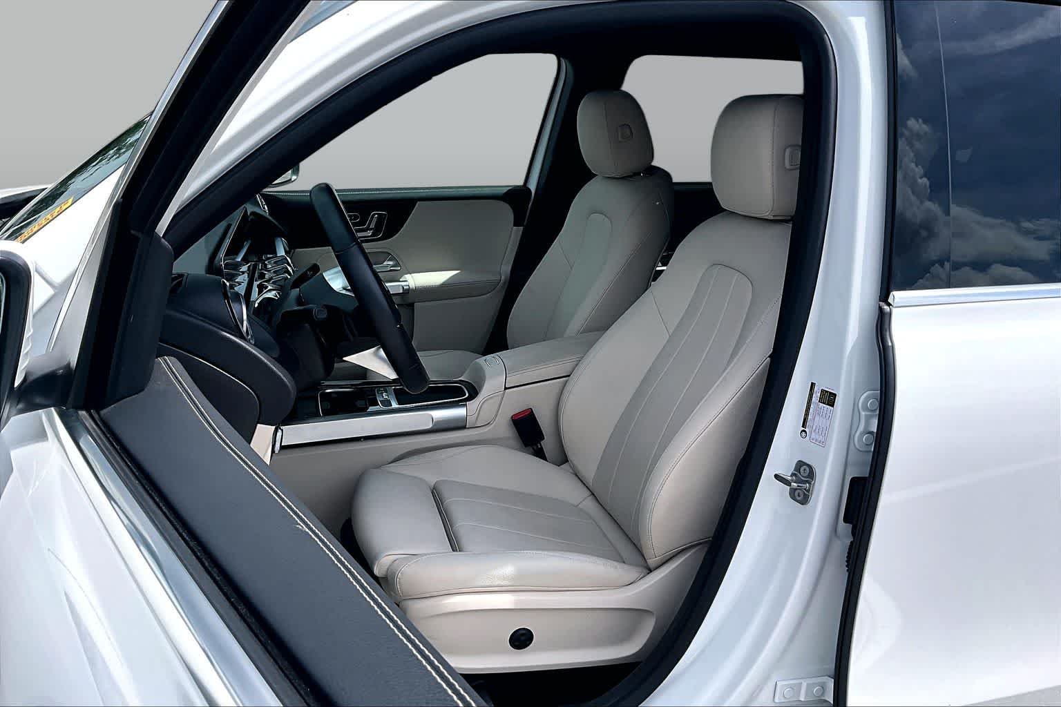 Used 2025 Polar White Mercedes-Benz GLB 250 image 8