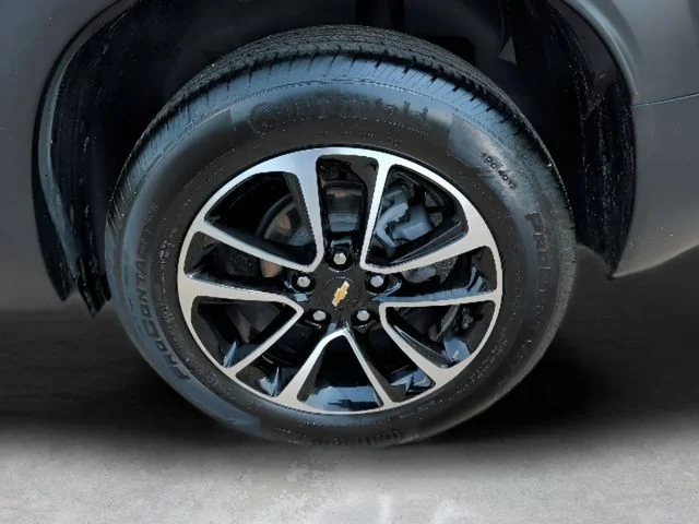 Used 2025 Black Chevrolet LT image 9