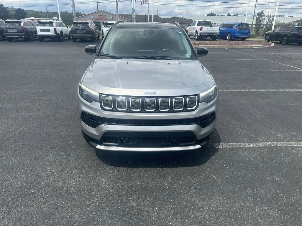 Used 2022 Silver Jeep Limited image 3