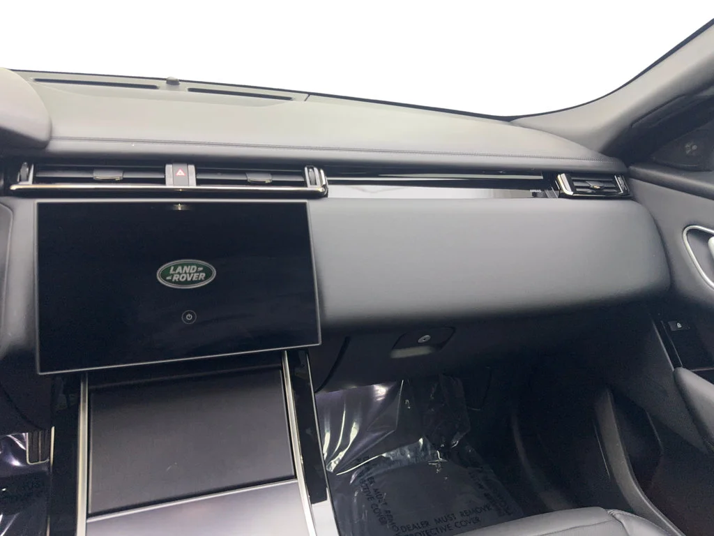 Used 2026 Black Land Rover Dynamic SE image 55