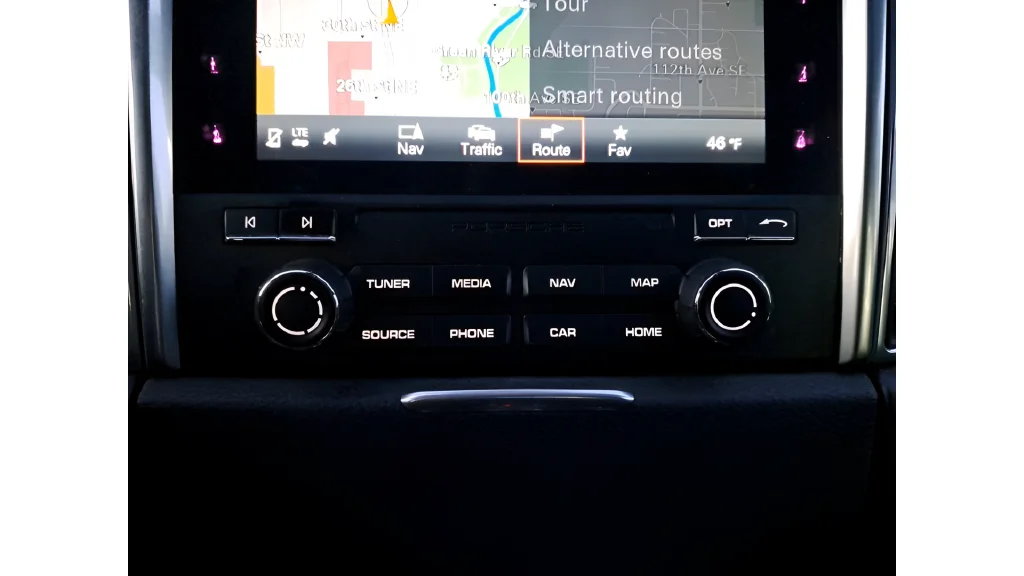 Used 2018  Porsche Base image 24